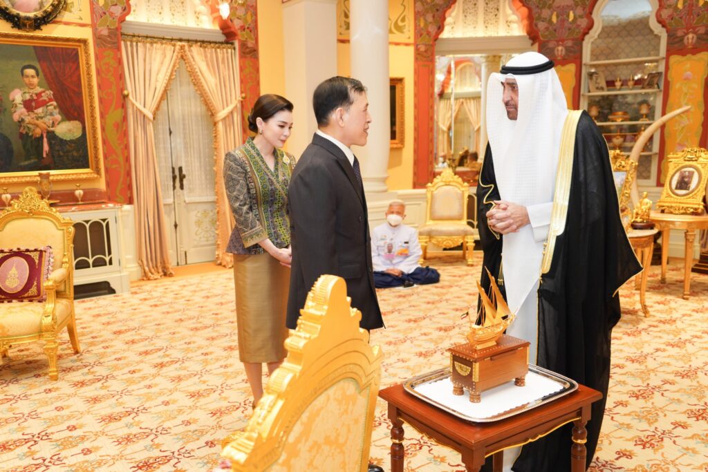 พระบาทสมเด็จพระเจ้าอยู่หัว และสมเด็จพระนางเจ้า ฯ พระบรมราชินี เสด็จออก ณ พระที่นั่งอัมพรสถาน พระราชวังดุสิต พระราชทานพระบรมราชวโรกาสให้ นายมุฮัมมัด ฮุซัยน์ อัลฟัยลากาวี (Mr. Mohammad Husain Alfailakawi) เอกอัครราชทูตรัฐคูเวตประจำประเทศไทย เฝ้าทูลละอองธุลีพระบาท กราบบังคมทูลลาในโอกาสที่จะพ้นจากหน้าที่