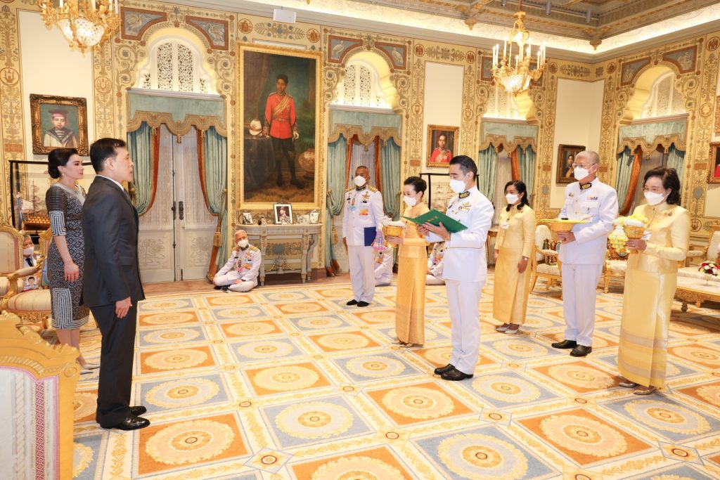 เฝ้าทูลละอองธุลีพระบาท ถวายพระพรชัยมงคล และน้อมเกล้าน้อมกระหม่อมถวายรถพยาบาล พร้อมอุปกรณ์ทางการแพทย์