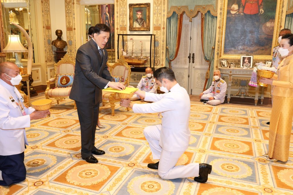 เฝ้าทูลละอองธุลีพระบาท ถวายพระพรชัยมงคล และน้อมเกล้าน้อมกระหม่อมถวายรถพยาบาล พร้อมอุปกรณ์ทางการแพทย์