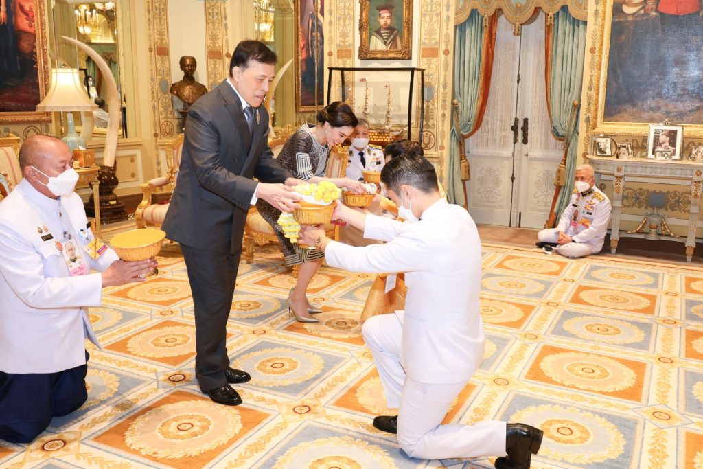 เฝ้าทูลละอองธุลีพระบาท ถวายพระพรชัยมงคล และน้อมเกล้าน้อมกระหม่อมถวายรถพยาบาล พร้อมอุปกรณ์ทางการแพทย์