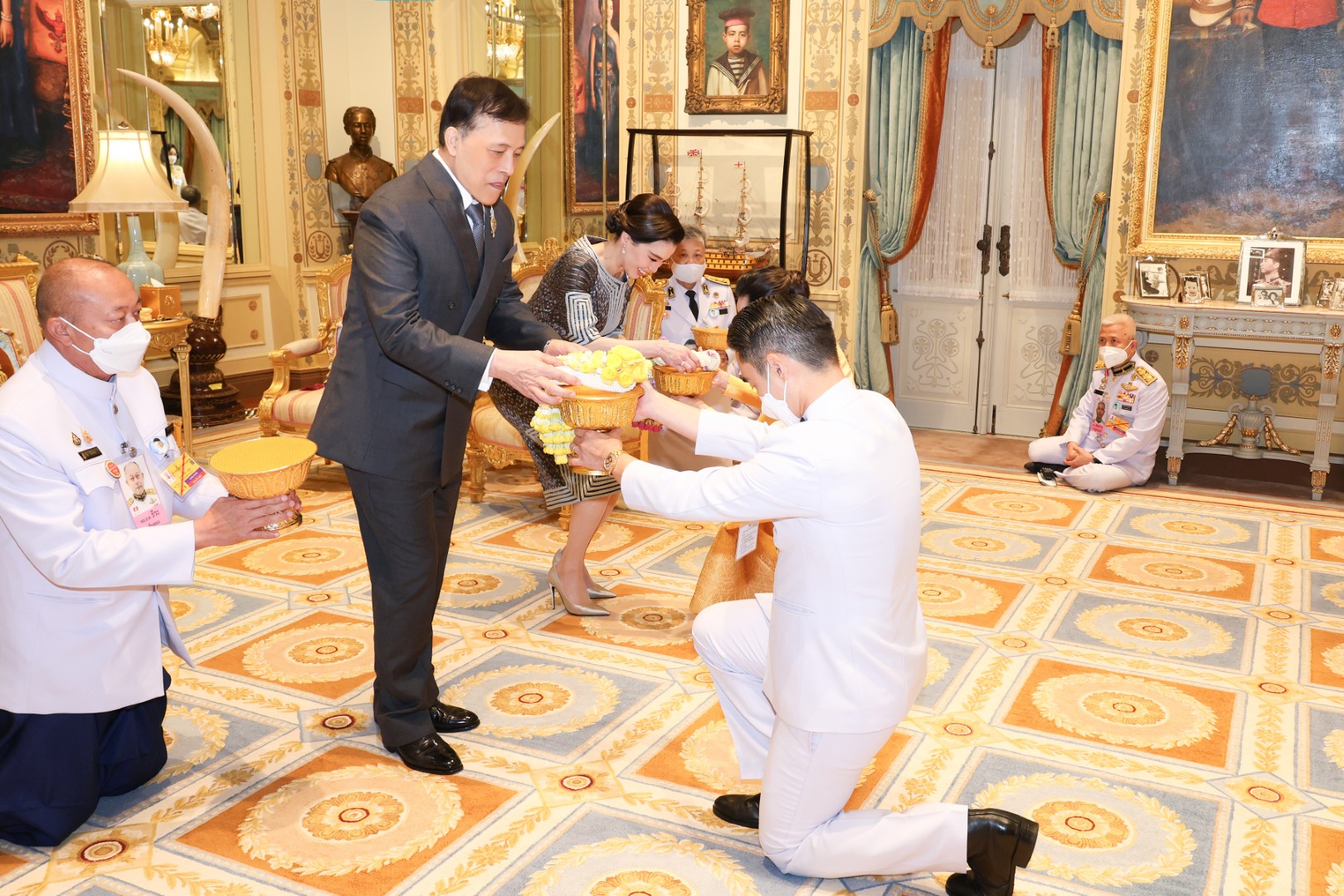 พระบาทสมเด็จพระเจ้าอยู่หัว และสมเด็จพระนางเจ้า ฯ พระบรมราชินี เสด็จออก ณ พระที่นั่งอัมพรสถาน พระราชวังดุสิต พระราชทานพระบรมราชวโรกาสให้ นายอัศวิน เตชะเจริญวิกุล ประธานเจ้าหน้าที่บริหารและกรรมการผู้จัดการใหญ่ และนางฐาปณี  เตชะเจริญวิกุล กรรมการรองผู้จัดการใหญ่อาวุโส กลุ่มบีเจซี บิ๊กชี และคณะ เฝ้าทูลละอองธุลีพระบาท ถวายพระพรชัยมงคล และน้อมเกล้าน้อมกระหม่อมถวายรถพยาบาล พร้อมอุปกรณ์ทางการแพทย์ เพื่อทรงใช้ตามพระราชอัธยาศัย เนื่องในโอกาสพระราชพิธีมหามงคลเฉลิมพระชนมพรรษา 6 รอบ 28 กรกฎาคม 2567