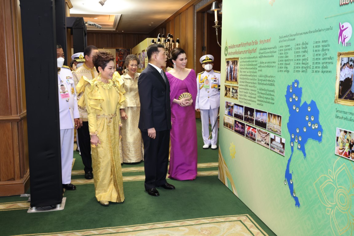 พระบาทสมเด็จพระเจ้าอยู่หัว และสมเด็จพระนางเจ้า ฯ พระบรมราชินี เสด็จพระราชดำเนินไปทรงเป็นประธานงานกาล่าดินเนอร์เฉลิมพระเกียรติ ในโครงการ “สสธวท รวมใจเทิดเอกลักษณ์แห่งปัญจมังกร จารึกความกตัญญูต่อแผ่นดิน” ณ โรงแรมแกรนด์ ไฮแอท เอราวัณ กรุงเทพ ฯ เขตปทุมวัน กรุงเทพมหานคร