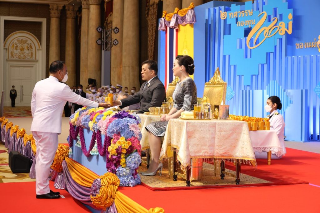พระบาทสมเด็จพระเจ้าอยู่หัว และสมเด็จพระนางเจ้า ฯ พระบรมราชินี เสด็จพระราชดำเนินไปทรงเป็นองค์ประธานในงานมหกรรมกองทุนแม่ของแผ่นดิน ประจำปี 2567 ณ ศูนย์แสดงสินค้าและการประชุม อิมแพ็ค เมืองทองธานี อำเภอปากเกร็ด จังหวัดนนทบุรี