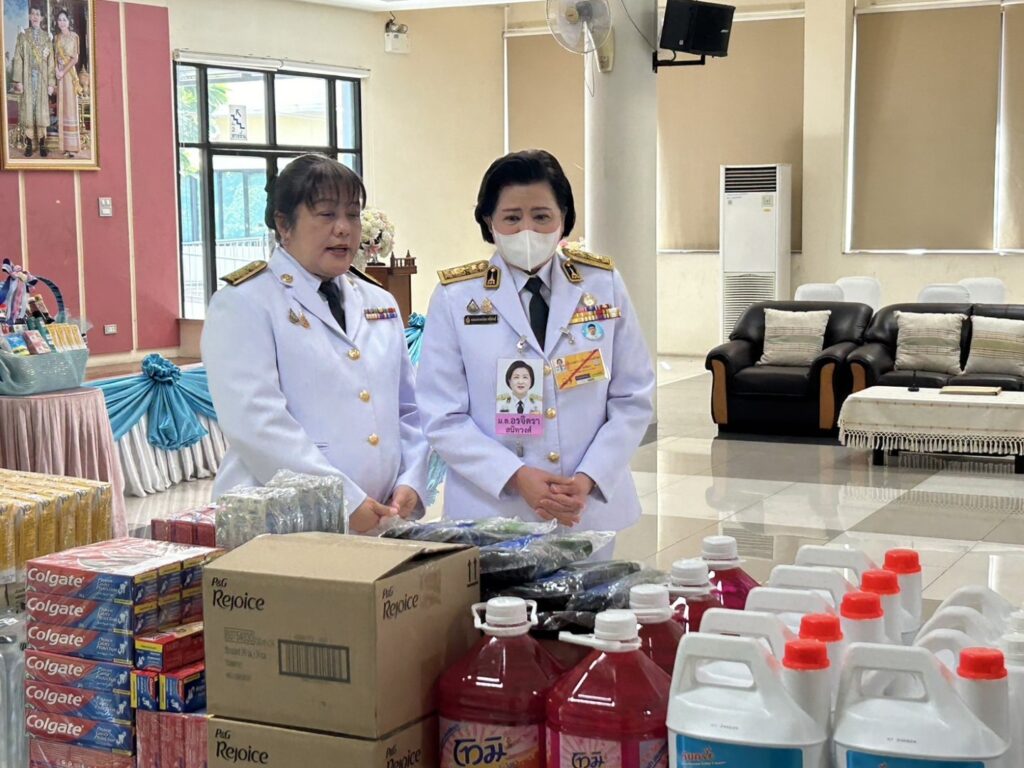 พระราชทานสิ่งของและเครื่องอุปโภคบริโภคแก่สถานสงเคราะห์เด็กหญิงบ้านราชวิถี เขตราชเทวี กรุงเทพมหานคร เนื่องในโอกาสวันเฉลิมพระชนมพรรษา สมเด็จพระนางเจ้าสิริกิติ์ พระบรมราชินีนาถ พระบรมราชชนนีพันปีหลวง 12 สิงหาคม 2567