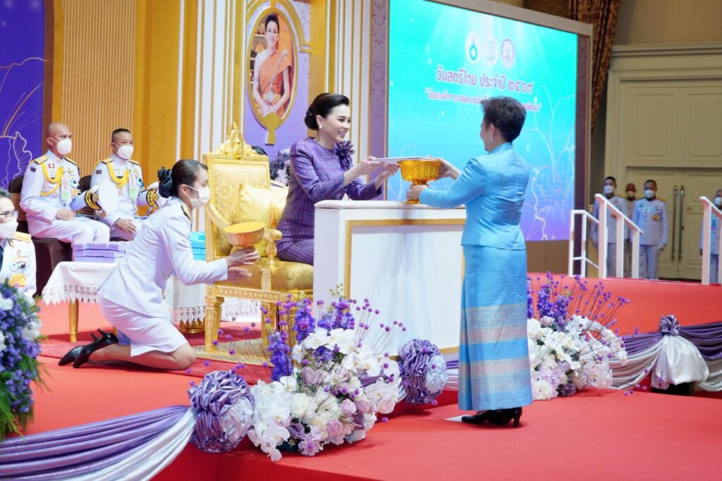เสด็จพระราชดำเนินไปทรงเปิดงานวันสตรีไทย ประจำปี 2567