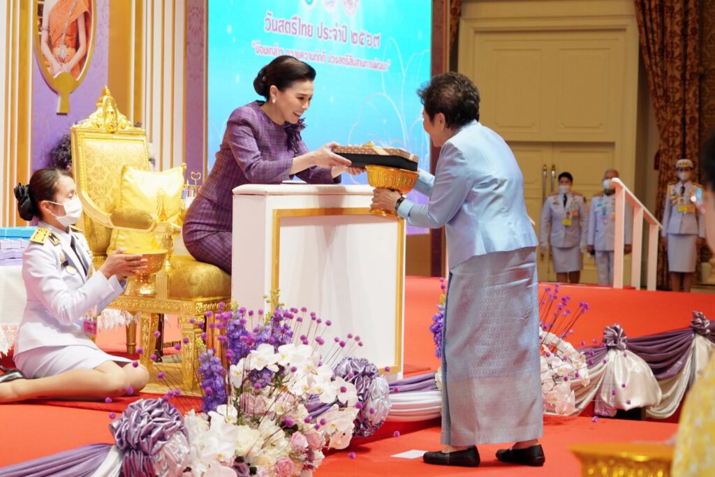 เสด็จพระราชดำเนินไปทรงเปิดงานวันสตรีไทย ประจำปี 2567