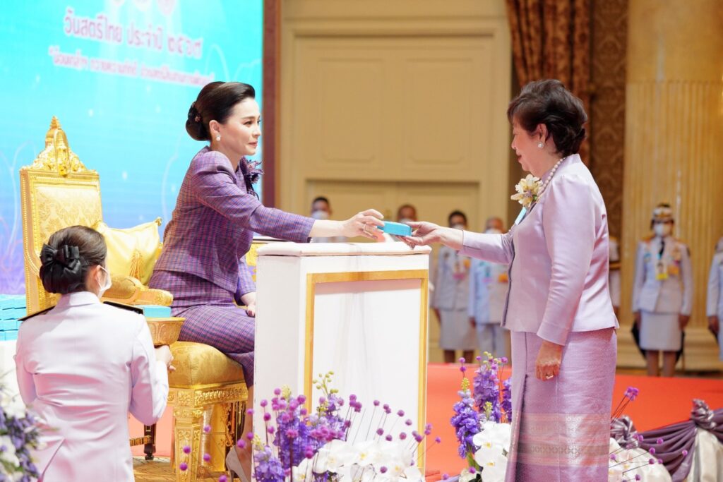 เสด็จพระราชดำเนินไปทรงเปิดงานวันสตรีไทย ประจำปี 2567