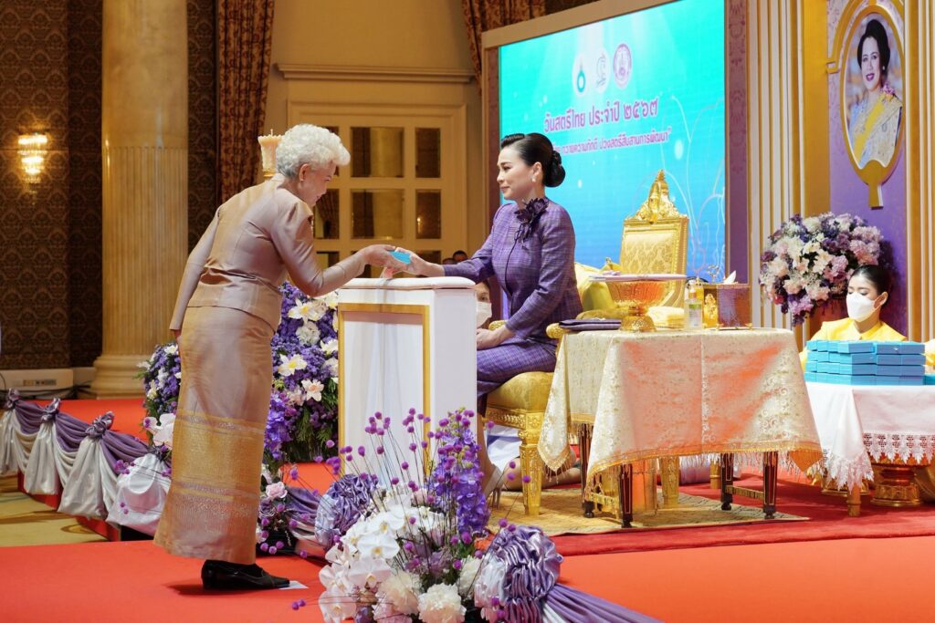 เสด็จพระราชดำเนินไปทรงเปิดงานวันสตรีไทย ประจำปี 2567