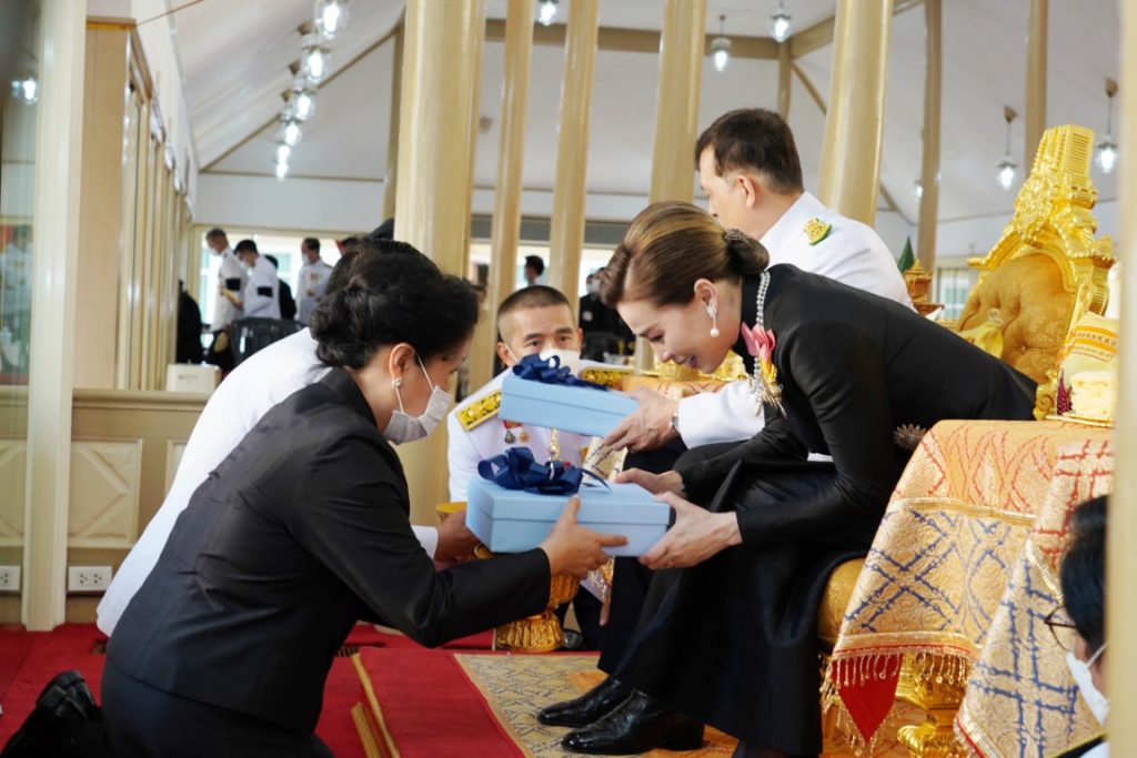 วันเที่ 14 กันยายน 2567 เวลา 17.14 น. พระบาทสมเด็จพระเจ้าอยู่หัว และสมเด็จพระนางเจ้า ฯ พระบรมราชินี เสด็จพระราชดำเนินโดยรถยนต์พระที่นั่ง จากพระที่นั่งอัมพรสถาน พระราชวังดุสิต ไปพระราชทานเพลิงศพ พลเรือเอก หม่อมเจ้าปุสาณ สวัสดิวัตน์ ป.จ.,ม.ป.ช.,ม.ว.ม.,ว.ป.ร. ๒ ณ เมรุหลวงหน้าพลับพลาอิศริยาภรณ์ วัดเทพศิรินทราวาส เขตป้อมปราบศัตรูพ่าย กรุงเทพมหานคร ในโอกาสนี้ สมเด็จพระกนิษฐาธิราชเจ้า กรมสมเด็จพระเทพรัตนราชสุดา เจ้าฟ้ามหาจักรีสิรินธร มหาวชิราลงกรณวรราชภักดี สิริกิจการิณีพีรยพัฒน รัฐสีมาคุณากรปิยชาติ สยามบรมราชกุมารี โดยเสด็จในการนี้ด้วย