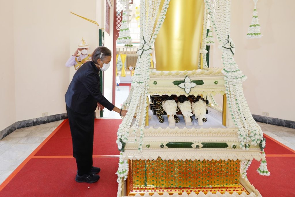 วันเที่ 14 กันยายน 2567 เวลา 17.14 น. พระบาทสมเด็จพระเจ้าอยู่หัว และสมเด็จพระนางเจ้า ฯ พระบรมราชินี เสด็จพระราชดำเนินโดยรถยนต์พระที่นั่ง จากพระที่นั่งอัมพรสถาน พระราชวังดุสิต ไปพระราชทานเพลิงศพ พลเรือเอก หม่อมเจ้าปุสาณ สวัสดิวัตน์ ป.จ.,ม.ป.ช.,ม.ว.ม.,ว.ป.ร. ๒ ณ เมรุหลวงหน้าพลับพลาอิศริยาภรณ์ วัดเทพศิรินทราวาส เขตป้อมปราบศัตรูพ่าย กรุงเทพมหานคร ในโอกาสนี้ สมเด็จพระกนิษฐาธิราชเจ้า กรมสมเด็จพระเทพรัตนราชสุดา เจ้าฟ้ามหาจักรีสิรินธร มหาวชิราลงกรณวรราชภักดี สิริกิจการิณีพีรยพัฒน รัฐสีมาคุณากรปิยชาติ สยามบรมราชกุมารี โดยเสด็จในการนี้ด้วย