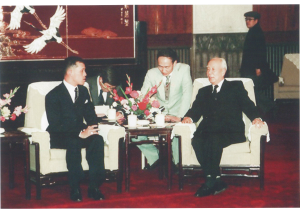 พระบาทสมเด็จพระเจ้าอยู่หัว มีพระราชปฏิสันถาร กับนายว่าน หลี่ รองนายกรัฐมนตรีสาธารณรัฐประชาชนจีน