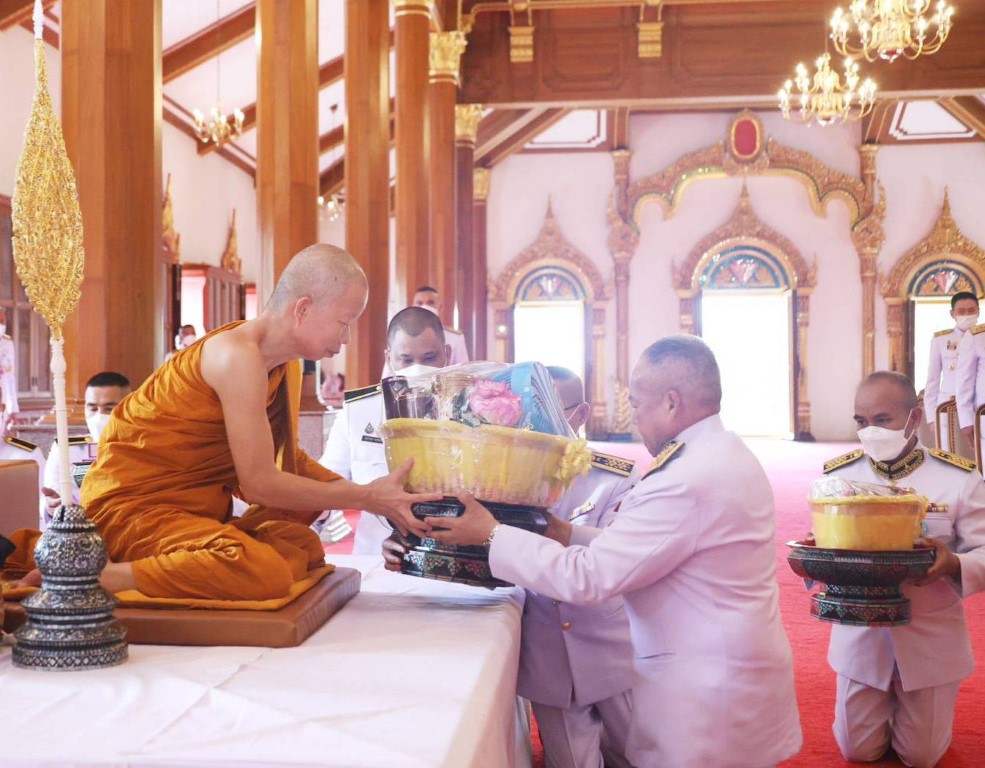 พระบาทสมเด็จพระเจ้าอยู่หัว ทรงพระกรุณาโปรดเกล้าโปรดกระหม่อมให้จัดพิมพ์หนังสือธรรมะ ฉบับธรรมนาวา “วัง” พระราชทานแด่พระเทพพัชราภรณ์ (สมพงษ์ ฐิตวํโส) และสมเด็จพระมหาธีราจารย์ (ปสฤทธ์ เขมงฺกโร)