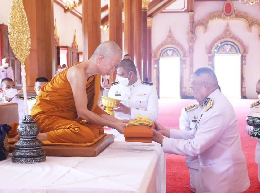 พระบาทสมเด็จพระเจ้าอยู่หัว ทรงพระกรุณาโปรดเกล้าโปรดกระหม่อมให้จัดพิมพ์หนังสือธรรมะ ฉบับธรรมนาวา “วัง” พระราชทานแด่พระเทพพัชราภรณ์ (สมพงษ์ ฐิตวํโส) และสมเด็จพระมหาธีราจารย์ (ปสฤทธ์ เขมงฺกโร)