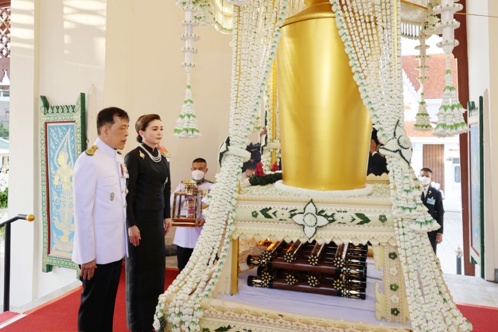 วันเที่ 14 กันยายน 2567 เวลา 17.14 น. พระบาทสมเด็จพระเจ้าอยู่หัว และสมเด็จพระนางเจ้า ฯ พระบรมราชินี เสด็จพระราชดำเนินโดยรถยนต์พระที่นั่ง จากพระที่นั่งอัมพรสถาน พระราชวังดุสิต ไปพระราชทานเพลิงศพ พลเรือเอก หม่อมเจ้าปุสาณ สวัสดิวัตน์ ป.จ.,ม.ป.ช.,ม.ว.ม.,ว.ป.ร. ๒ ณ เมรุหลวงหน้าพลับพลาอิศริยาภรณ์ วัดเทพศิรินทราวาส เขตป้อมปราบศัตรูพ่าย กรุงเทพมหานคร ในโอกาสนี้ สมเด็จพระกนิษฐาธิราชเจ้า กรมสมเด็จพระเทพรัตนราชสุดา เจ้าฟ้ามหาจักรีสิรินธร มหาวชิราลงกรณวรราชภักดี สิริกิจการิณีพีรยพัฒน รัฐสีมาคุณากรปิยชาติ สยามบรมราชกุมารี โดยเสด็จในการนี้ด้วย