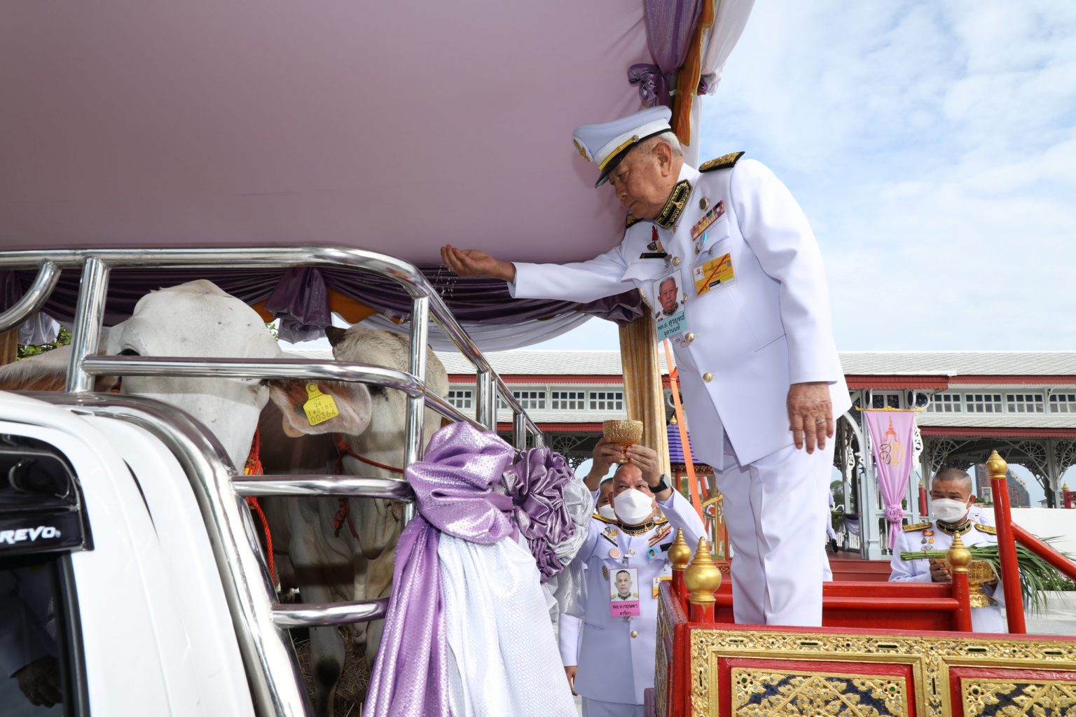 พระบาทสมเด็จพระเจ้าอยู่หัว ทรงพระกรุณาโปรดเกล้าโปรดกระหม่อมให้ พลเอก สุรยุทธ์ จุลานนท์ เป็นผู้แทนพระองค์ ไปในการบำเพ็ญพระราชกุศลปล่อยโค นก และปลา เนื่องในโอกาสวันเฉลิมพระชนมพรรษาสมเด็จพระนางเจ้า ฯ พระบรมราชินี 3 มิถุนายน 2567 ณ ท่าวาสุกรี เขตดุสิต กรุงเทพมหานคร
