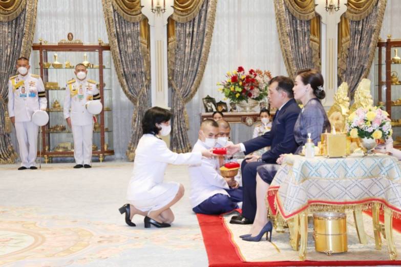 พระบาทสมเด็จพระเจ้าอยู่หัว และสมเด็จพระนางเจ้า ฯ พระบรมราชินี พระราชทานพระบรมราชวโรกาสให้ ผู้ทรงคุณวุฒิในทางศิลปวิทยาที่มีผลงานในสาขาต่าง ๆ เฝ้าทูลละอองธุลีพระบาท รับพระราชทานเหรียญดุษฎีมาลา เข็มศิลปวิทยา ประจำปี 2566