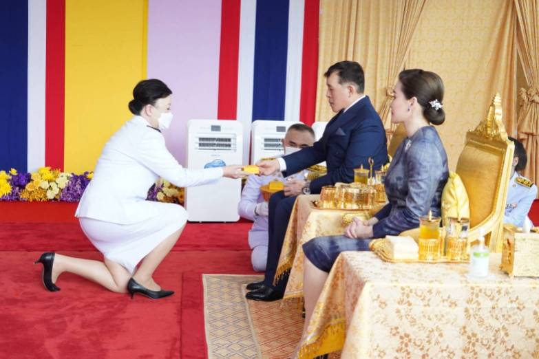 พระบาทสมเด็จพระเจ้าอยู่หัว และสมเด็จพระนางเจ้า ฯ พระบรมราชินี เสด็จพระราชดำเนินไปทรงประกอบพิธีวางศิลาฤกษ์ และทรงเปิดอาคารที่ทำการสำนักงานศาลยุติธรรม ณ อาคารที่ทำการสำนักงานศาลยุติธรรม เขตจตุจักร กรุงเทพมหานคร