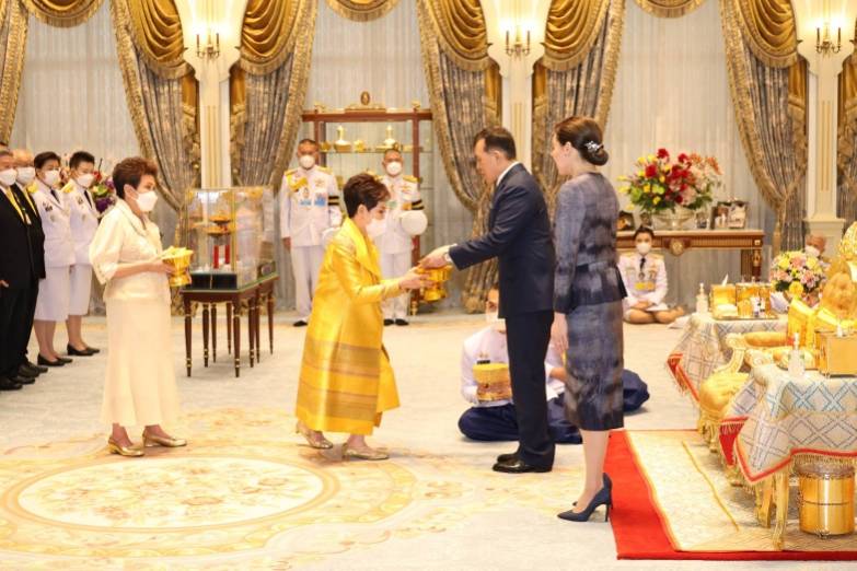 พระบาทสมเด็จพระเจ้าอยู่หัว และสมเด็จพระนางเจ้า ฯ พระบรมราชินี พระราชทานพระบรมราชวโรกาสให้ คุณหญิงณัฐิกา วัธนเวคิน อังอุบลกุล ประธานสหพันธ์สมาคมสตรีนักธุรกิจและวิชาชีพแห่งประเทศไทย ในพระบรมราชินูปถัมภ์ พร้อมคณะ เฝ้าทูลละอองธุลีพระบาท กราบบังคมทูลรายงานการจัดสร้างซุ้มประตูเฉลิมพระเกียรติ 72 พรรษา 28 กรกฎาคม 2567 และทูลเกล้าทูลกระหม่อมถวายเงิน เพื่อพระราชทานเป็นทุนประเดิมในการจัดสร้างซุ้มประตูเฉลิมพระเกียรติ ฯ