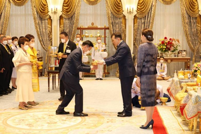 พระบาทสมเด็จพระเจ้าอยู่หัว และสมเด็จพระนางเจ้า ฯ พระบรมราชินี พระราชทานพระบรมราชวโรกาสให้ คุณหญิงณัฐิกา วัธนเวคิน อังอุบลกุล ประธานสหพันธ์สมาคมสตรีนักธุรกิจและวิชาชีพแห่งประเทศไทย ในพระบรมราชินูปถัมภ์ ในนามประธานคณะกรรมการจัดงานกาล่าดินเนอร์เฉลิมพระเกียรติ “เบญกตัญญุตา” ในโครงการ “สสธวท รวมใจเทิดเอกลักษณ์แห่งปัญจมังกร จารึกความกตัญญูต่อแผ่นดิน” และประธานคณะกรรมการดำเนินงานจัดสร้างซุ้มประตูเฉลิมพระเกียรติ 72 พรรษา 28 กรกฎาคม 2567 พร้อมคณะ เฝ้าทูลละอองธุลีพระบาท