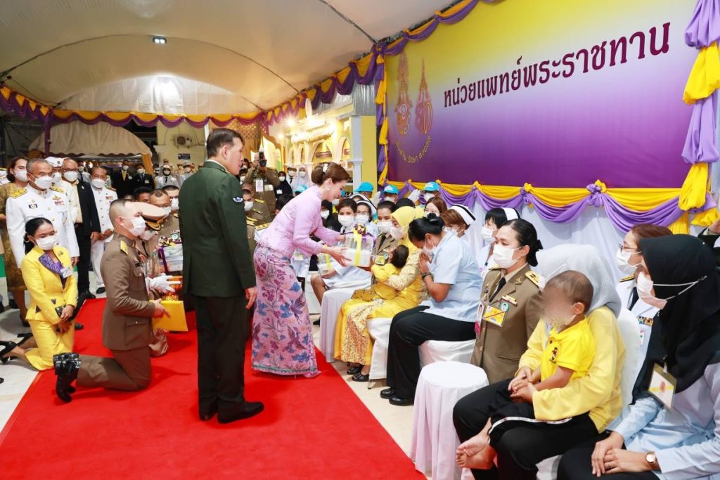 พระบาทสมเด็จพระเจ้าอยู่หัว และสมเด็จพระนางเจ้า ฯ พระบรมราชินี เสด็จพระราชดำเนินไปพระราชทานรางวัลการทดสอบการอัญเชิญพระมหาคัมภีร์อัลกุรอานระดับประเทศ ครั้งที่ 17 ประจำปี 2567 ณ มัสยิดกลางจังหวัดปัตตานี อำเภอเมืองปัตตานี จังหวัดปัตตานี และพระราชทานโล่เกียรติคุณและเงินรางวัลแก่คณะกรรมการอิสลามประจำจังหวัด และอิหม่ามที่มีผลการปฏิบัติงานดีเด่น ประจำปี 2566 และพระราชทานรางวัลแก่ผู้แทนโรงเรียน ผู้บริหารโรงเรียน ครู และนักเรียน โรงเรียนเอกชนสอนศาสนาอิสลามภาคใต้ ประจำปี 2566 ณ ที่ทำการองค์การบริหารส่วนจังหวัดปัตตานี อำเภอเมืองปัตตานี จังหวัดปัตตานี