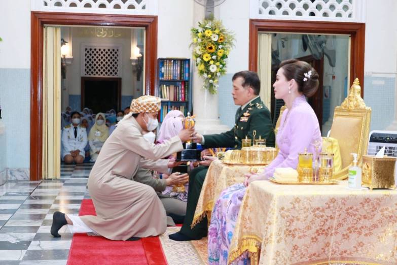 พระบาทสมเด็จพระเจ้าอยู่หัว และสมเด็จพระนางเจ้า ฯ พระบรมราชินี เสด็จพระราชดำเนินไปพระราชทานรางวัลการทดสอบการอัญเชิญพระมหาคัมภีร์อัลกุรอานระดับประเทศ ครั้งที่ 17 ประจำปี 2567  ณ มัสยิดกลางจังหวัดปัตตานี  อำเภอเมืองปัตตานี จังหวัดปัตตานี และพระราชทานโล่เกียรติคุณและเงินรางวัลแก่คณะกรรมการอิสลามประจำจังหวัด และอิหม่ามที่มีผลการปฏิบัติงานดีเด่น ประจำปี 2566 และพระราชทานรางวัลแก่ผู้แทนโรงเรียน ผู้บริหารโรงเรียน ครู และนักเรียน โรงเรียนเอกชนสอนศาสนาอิสลามภาคใต้ ประจำปี 2566 ณ ที่ทำการองค์การบริหารส่วนจังหวัดปัตตานี อำเภอเมืองปัตตานี จังหวัดปัตตานี