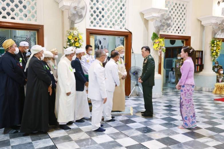 พระบาทสมเด็จพระเจ้าอยู่หัว และสมเด็จพระนางเจ้า ฯ พระบรมราชินี เสด็จพระราชดำเนินไปพระราชทานรางวัลการทดสอบการอัญเชิญพระมหาคัมภีร์อัลกุรอานระดับประเทศ ครั้งที่ 17 ประจำปี 2567 ณ มัสยิดกลางจังหวัดปัตตานี อำเภอเมืองปัตตานี จังหวัดปัตตานี และพระราชทานโล่เกียรติคุณและเงินรางวัลแก่คณะกรรมการอิสลามประจำจังหวัด และอิหม่ามที่มีผลการปฏิบัติงานดีเด่น ประจำปี 2566 และพระราชทานรางวัลแก่ผู้แทนโรงเรียน ผู้บริหารโรงเรียน ครู และนักเรียน โรงเรียนเอกชนสอนศาสนาอิสลามภาคใต้ ประจำปี 2566 ณ ที่ทำการองค์การบริหารส่วนจังหวัดปัตตานี อำเภอเมืองปัตตานี จังหวัดปัตตานี