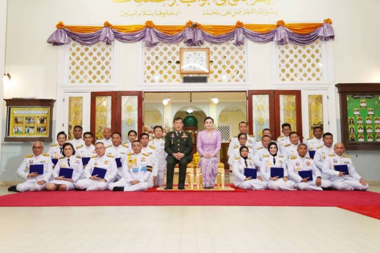 พระบาทสมเด็จพระเจ้าอยู่หัว และสมเด็จพระนางเจ้า ฯ พระบรมราชินี เสด็จพระราชดำเนินไปพระราชทานรางวัลการทดสอบการอัญเชิญพระมหาคัมภีร์อัลกุรอานระดับประเทศ ครั้งที่ 17 ประจำปี 2567 ณ มัสยิดกลางจังหวัดปัตตานี อำเภอเมืองปัตตานี จังหวัดปัตตานี และพระราชทานโล่เกียรติคุณและเงินรางวัลแก่คณะกรรมการอิสลามประจำจังหวัด และอิหม่ามที่มีผลการปฏิบัติงานดีเด่น ประจำปี 2566 และพระราชทานรางวัลแก่ผู้แทนโรงเรียน ผู้บริหารโรงเรียน ครู และนักเรียน โรงเรียนเอกชนสอนศาสนาอิสลามภาคใต้ ประจำปี 2566 ณ ที่ทำการองค์การบริหารส่วนจังหวัดปัตตานี อำเภอเมืองปัตตานี จังหวัดปัตตานี