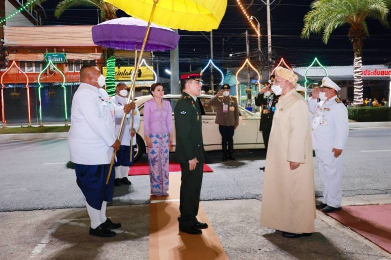 พระบาทสมเด็จพระเจ้าอยู่หัว และสมเด็จพระนางเจ้า ฯ พระบรมราชินี เสด็จพระราชดำเนินไปพระราชทานรางวัลการทดสอบการอัญเชิญพระมหาคัมภีร์อัลกุรอานระดับประเทศ ครั้งที่ 17 ประจำปี 2567 ณ มัสยิดกลางจังหวัดปัตตานี อำเภอเมืองปัตตานี จังหวัดปัตตานี และพระราชทานโล่เกียรติคุณและเงินรางวัลแก่คณะกรรมการอิสลามประจำจังหวัด และอิหม่ามที่มีผลการปฏิบัติงานดีเด่น ประจำปี 2566 และพระราชทานรางวัลแก่ผู้แทนโรงเรียน ผู้บริหารโรงเรียน ครู และนักเรียน โรงเรียนเอกชนสอนศาสนาอิสลามภาคใต้ ประจำปี 2566 ณ ที่ทำการองค์การบริหารส่วนจังหวัดปัตตานี อำเภอเมืองปัตตานี จังหวัดปัตตานี