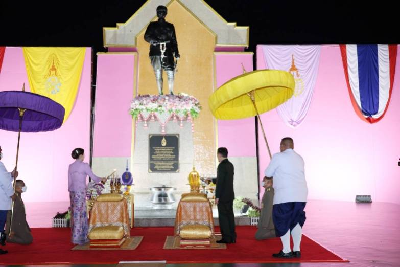 พระบาทสมเด็จพระเจ้าอยู่หัว และสมเด็จพระนางเจ้า ฯ พระบรมราชินี เสด็จพระราชดำเนินไปพระราชทานรางวัลการทดสอบการอัญเชิญพระมหาคัมภีร์อัลกุรอานระดับประเทศ ครั้งที่ 17 ประจำปี 2567 ณ มัสยิดกลางจังหวัดปัตตานี อำเภอเมืองปัตตานี จังหวัดปัตตานี และพระราชทานโล่เกียรติคุณและเงินรางวัลแก่คณะกรรมการอิสลามประจำจังหวัด และอิหม่ามที่มีผลการปฏิบัติงานดีเด่น ประจำปี 2566 และพระราชทานรางวัลแก่ผู้แทนโรงเรียน ผู้บริหารโรงเรียน ครู และนักเรียน โรงเรียนเอกชนสอนศาสนาอิสลามภาคใต้ ประจำปี 2566 ณ ที่ทำการองค์การบริหารส่วนจังหวัดปัตตานี อำเภอเมืองปัตตานี จังหวัดปัตตานี