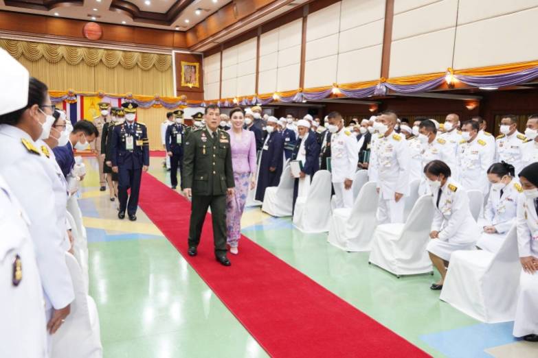 พระบาทสมเด็จพระเจ้าอยู่หัว และสมเด็จพระนางเจ้า ฯ พระบรมราชินี เสด็จพระราชดำเนินไปพระราชทานรางวัลการทดสอบการอัญเชิญพระมหาคัมภีร์อัลกุรอานระดับประเทศ ครั้งที่ 17 ประจำปี 2567 ณ มัสยิดกลางจังหวัดปัตตานี อำเภอเมืองปัตตานี จังหวัดปัตตานี และพระราชทานโล่เกียรติคุณและเงินรางวัลแก่คณะกรรมการอิสลามประจำจังหวัด และอิหม่ามที่มีผลการปฏิบัติงานดีเด่น ประจำปี 2566 และพระราชทานรางวัลแก่ผู้แทนโรงเรียน ผู้บริหารโรงเรียน ครู และนักเรียน โรงเรียนเอกชนสอนศาสนาอิสลามภาคใต้ ประจำปี 2566 ณ ที่ทำการองค์การบริหารส่วนจังหวัดปัตตานี อำเภอเมืองปัตตานี จังหวัดปัตตานี