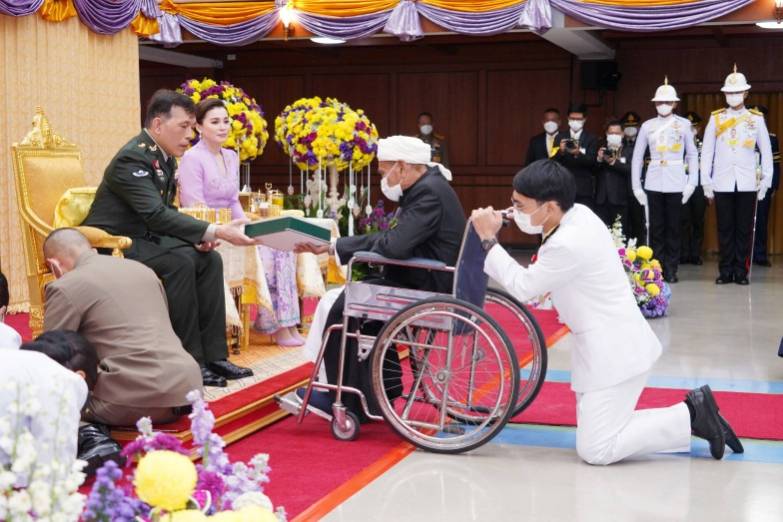 พระบาทสมเด็จพระเจ้าอยู่หัว และสมเด็จพระนางเจ้า ฯ พระบรมราชินี เสด็จพระราชดำเนินไปพระราชทานรางวัลการทดสอบการอัญเชิญพระมหาคัมภีร์อัลกุรอานระดับประเทศ ครั้งที่ 17 ประจำปี 2567 ณ มัสยิดกลางจังหวัดปัตตานี อำเภอเมืองปัตตานี จังหวัดปัตตานี และพระราชทานโล่เกียรติคุณและเงินรางวัลแก่คณะกรรมการอิสลามประจำจังหวัด และอิหม่ามที่มีผลการปฏิบัติงานดีเด่น ประจำปี 2566 และพระราชทานรางวัลแก่ผู้แทนโรงเรียน ผู้บริหารโรงเรียน ครู และนักเรียน โรงเรียนเอกชนสอนศาสนาอิสลามภาคใต้ ประจำปี 2566 ณ ที่ทำการองค์การบริหารส่วนจังหวัดปัตตานี อำเภอเมืองปัตตานี จังหวัดปัตตานี