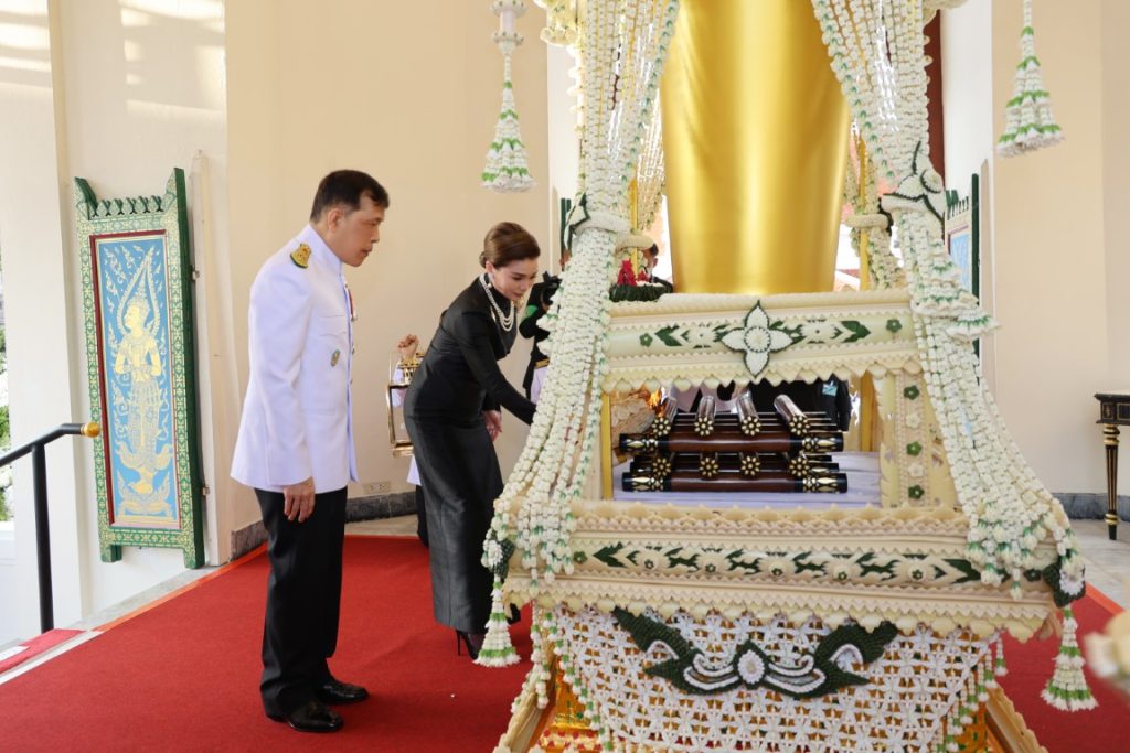 วันเที่ 14 กันยายน 2567 เวลา 17.14 น. พระบาทสมเด็จพระเจ้าอยู่หัว และสมเด็จพระนางเจ้า ฯ พระบรมราชินี เสด็จพระราชดำเนินโดยรถยนต์พระที่นั่ง จากพระที่นั่งอัมพรสถาน พระราชวังดุสิต ไปพระราชทานเพลิงศพ พลเรือเอก หม่อมเจ้าปุสาณ สวัสดิวัตน์ ป.จ.,ม.ป.ช.,ม.ว.ม.,ว.ป.ร. ๒ ณ เมรุหลวงหน้าพลับพลาอิศริยาภรณ์ วัดเทพศิรินทราวาส เขตป้อมปราบศัตรูพ่าย กรุงเทพมหานคร ในโอกาสนี้ สมเด็จพระกนิษฐาธิราชเจ้า กรมสมเด็จพระเทพรัตนราชสุดา เจ้าฟ้ามหาจักรีสิรินธร มหาวชิราลงกรณวรราชภักดี สิริกิจการิณีพีรยพัฒน รัฐสีมาคุณากรปิยชาติ สยามบรมราชกุมารี โดยเสด็จในการนี้ด้วย
