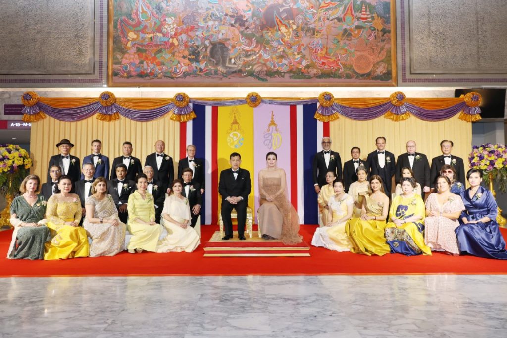 พระบาทสมเด็จพระเจ้าอยู่หัว และสมเด็จพระนางเจ้า ฯ พระบรมราชินี เสด็จพระราชดำเนินโดยรถยนต์พระที่นั่ง จากพระที่นั่งอัมพรสถาน พระราชวังดุสิต ไปทอดพระเนตร การแสดงบัลเลต์ เรื่อง “สวอนเลค” (Swan Lake) โดยคณะบอลชอยบัลเลต์ จากสหพันธรัฐรัสเซีย เพื่อเฉลิมพระเกียรติพระบาทสมเด็จพระเจ้าอยู่หัว เนื่องในโอกาสพระราชพิธีมหามงคลเฉลิมพระชนมพรรษา ๖ รอบ ๒๘ กรกฎาคม ๒๕๖๗ อันเป็นการแสดงเปิดงานมหกรรมศิลปะการแสดงและดนตรีนานาชาติ กรุงเทพ ฯ ครั้งที่ ๒๖ ณ หอประชุมใหญ่ ศูนย์วัฒนธรรมแห่งประเทศไทย เขตห้วยขวาง กรุงเทพมหานคร