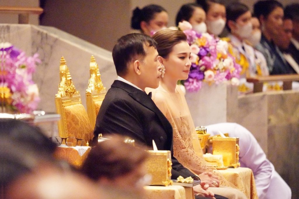 พระบาทสมเด็จพระเจ้าอยู่หัว และสมเด็จพระนางเจ้า ฯ พระบรมราชินี เสด็จพระราชดำเนินโดยรถยนต์พระที่นั่ง จากพระที่นั่งอัมพรสถาน พระราชวังดุสิต ไปทอดพระเนตร การแสดงบัลเลต์ เรื่อง “สวอนเลค” (Swan Lake) โดยคณะบอลชอยบัลเลต์ จากสหพันธรัฐรัสเซีย เพื่อเฉลิมพระเกียรติพระบาทสมเด็จพระเจ้าอยู่หัว เนื่องในโอกาสพระราชพิธีมหามงคลเฉลิมพระชนมพรรษา ๖ รอบ ๒๘ กรกฎาคม ๒๕๖๗ อันเป็นการแสดงเปิดงานมหกรรมศิลปะการแสดง และดนตรีนานาชาติ กรุงเทพ ฯ ครั้งที่ ๒๖ ณ หอประชุมใหญ่ ศูนย์วัฒนธรรมแห่งประเทศไทย เขตห้วยขวาง กรุงเทพมหานคร