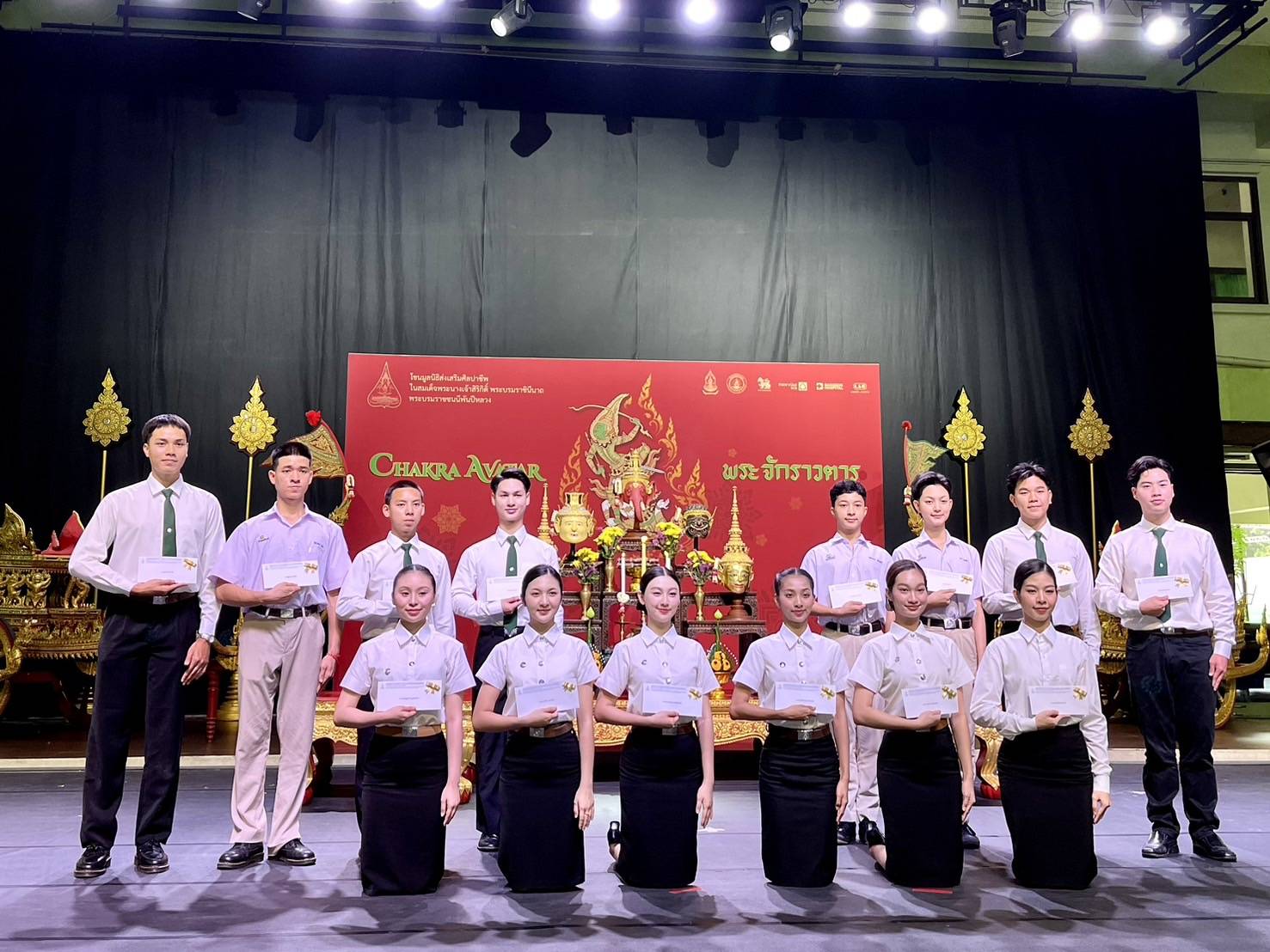 พิธีคำนับครู โขนมูลนิธิส่งเสริมศิลปาชีพฯ ตอน “พระจักราวตาร” ณ วิทยาลัยนาฏศิลป (ศาลายา) สถาบันบัณฑิตพัฒนศิลป์ อำเภอพุทธมณฑล จังหวัดนครปฐม