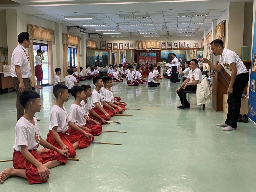 จากนั้นเริ่มทำการซ้อมการแสดงเป็นครั้งแรก ผู้ฝึกซ้อมและนักแสดงทั้งหมดได้เริ่มทำการฝึกซ้อมร่วมกันเป็นครั้งแรก เพื่อให้เกิดความพร้อมสำหรับการแสดงที่ยิ่งใหญ่สมการรอคอยของผู้ชม