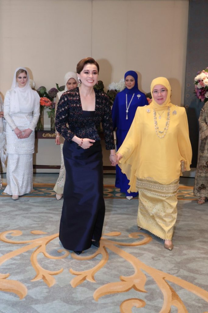 สมเด็จพระนางเจ้า ฯ พระบรมราชินี เสด็จพระราชดำเนินโดยรถยนต์พระที่นั่ง จากพระที่นั่งอัมพรสถาน พระราชวังดุสิต ไปทรงร่วมงานกาลาดินเนอร์ “อิสลามิก แฟชัน เฟสติวัล (ไปเอฟเอฟ) แบงค็อก 2024” (Islamic Fashion Festival (IFF) Bangkok 2024) ณ โรงแรมแมนดาริน โอเรียนเต็ล กรุงเทพ ฯ เขตบางรัก กรุงเทพมหานคร (เป็นการส่วนพระองค์)