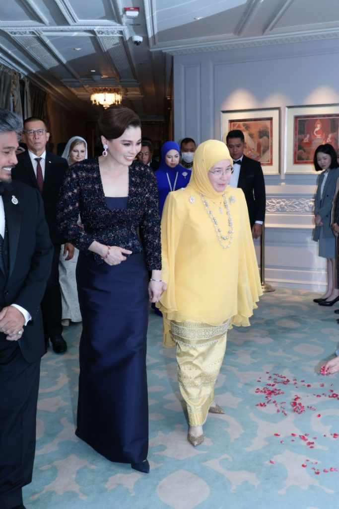 สมเด็จพระนางเจ้า ฯ พระบรมราชินี เสด็จพระราชดำเนินโดยรถยนต์พระที่นั่ง จากพระที่นั่งอัมพรสถาน พระราชวังดุสิต ไปทรงร่วมงานกาลาดินเนอร์ “อิสลามิก แฟชัน เฟสติวัล (ไปเอฟเอฟ) แบงค็อก 2024” (Islamic Fashion Festival (IFF) Bangkok 2024) ณ โรงแรมแมนดาริน โอเรียนเต็ล กรุงเทพ ฯ เขตบางรัก กรุงเทพมหานคร (เป็นการส่วนพระองค์)