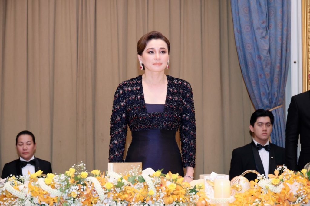 สมเด็จพระนางเจ้า ฯ พระบรมราชินี เสด็จพระราชดำเนินโดยรถยนต์พระที่นั่ง จากพระที่นั่งอัมพรสถาน พระราชวังดุสิต ไปทรงร่วมงานกาลาดินเนอร์ “อิสลามิก แฟชัน เฟสติวัล (ไปเอฟเอฟ) แบงค็อก 2024” (Islamic Fashion Festival (IFF) Bangkok 2024) ณ โรงแรมแมนดาริน โอเรียนเต็ล กรุงเทพ ฯ เขตบางรัก กรุงเทพมหานคร (เป็นการส่วนพระองค์)