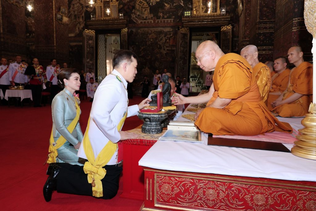 ทรงบำเพ็ญพระราชกุศลถวายผ้าพระกฐิน ณ วัดพระเชตุพนวิมลมังคลาราม