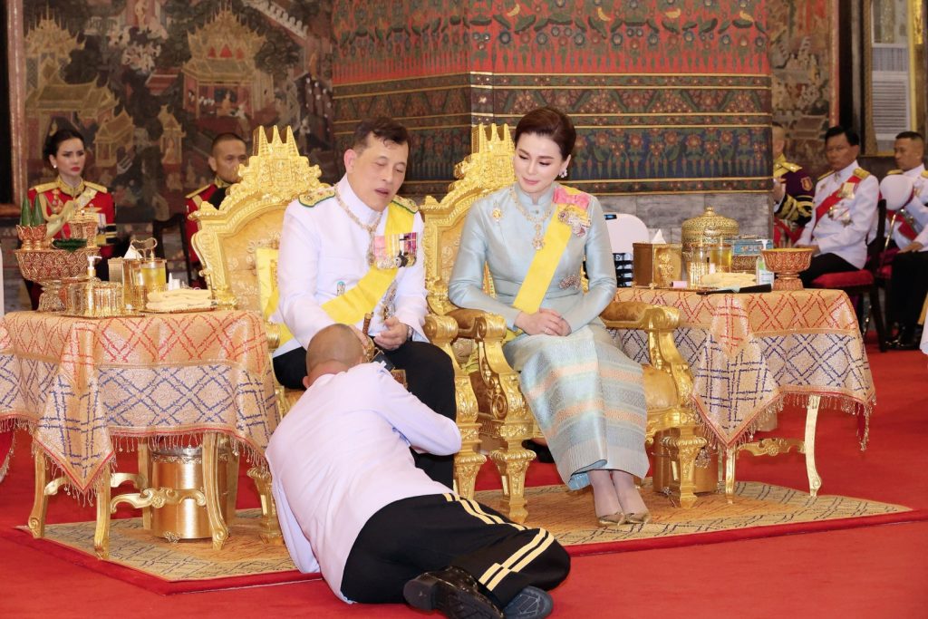 ทรงบำเพ็ญพระราชกุศลถวายผ้าพระกฐิน ณ วัดพระเชตุพนวิมลมังคลาราม