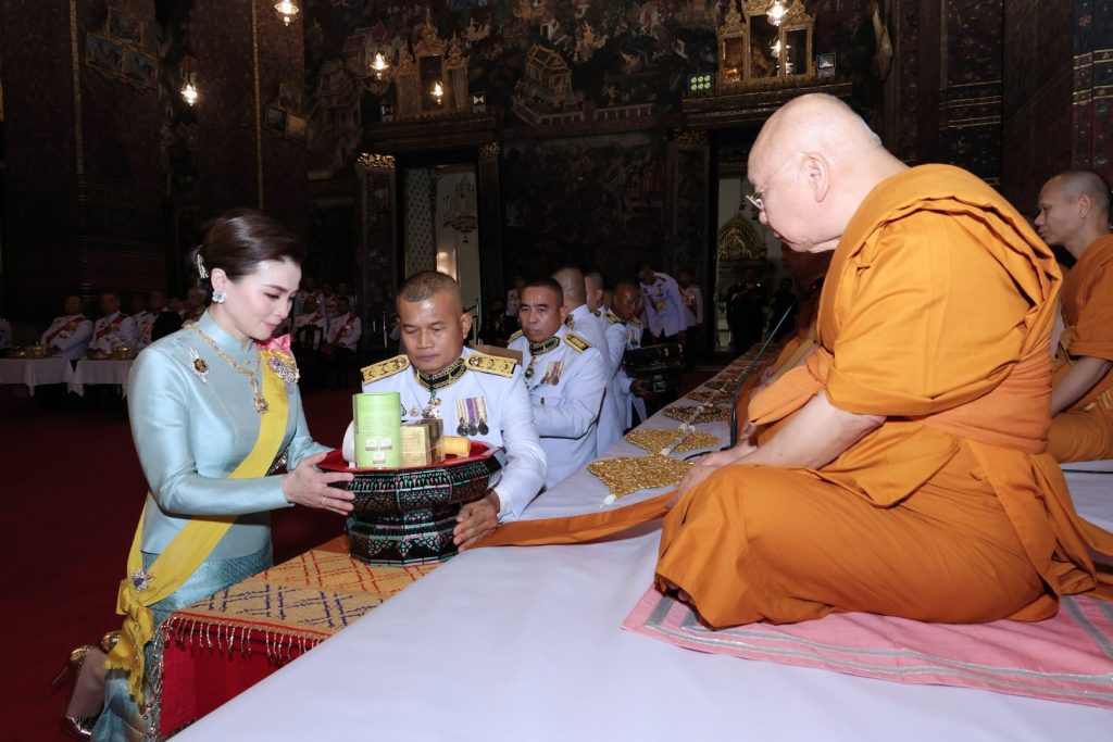 ทรงบำเพ็ญพระราชกุศลถวายผ้าพระกฐิน ณ วัดพระเชตุพนวิมลมังคลาราม