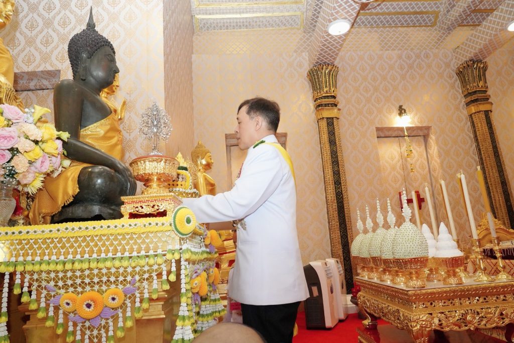 เสด็จพระราชดำเนินไปในการพระราชพิธีทรงบำเพ็ญพระราชกุศลถวายผ้าพระกฐิน ณ วัดพระพุทธบาท อำเภอพระพุทธบาท จังหวัดสระบุรี