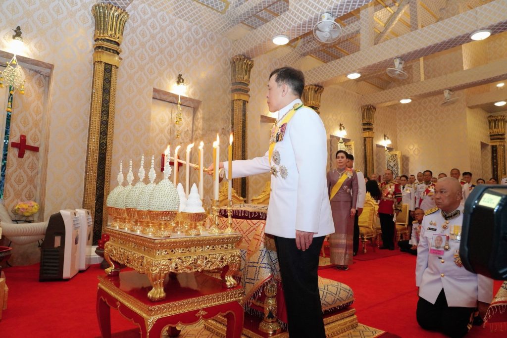 เสด็จพระราชดำเนินไปในการพระราชพิธีทรงบำเพ็ญพระราชกุศลถวายผ้าพระกฐิน ณ วัดพระพุทธบาท อำเภอพระพุทธบาท จังหวัดสระบุรี
