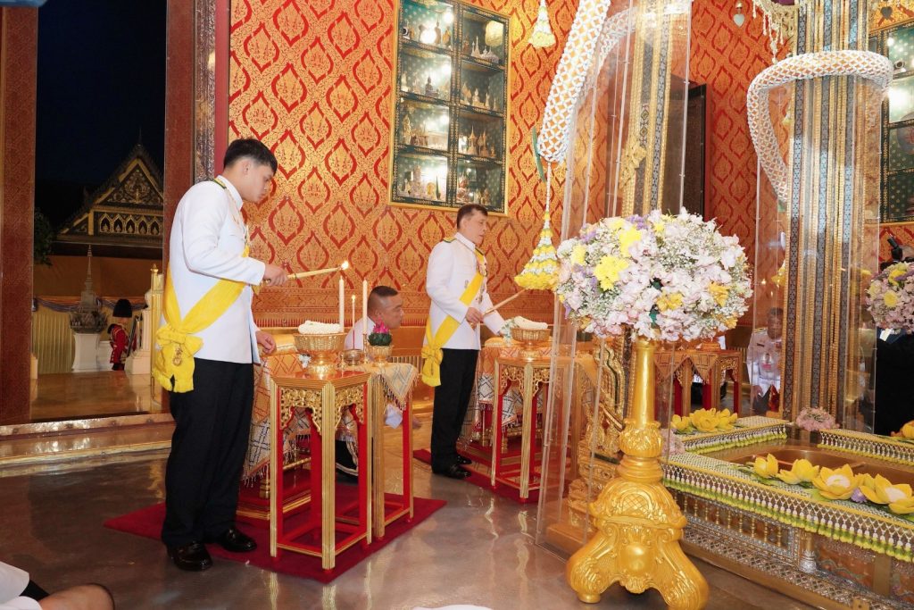 เสด็จพระราชดำเนินไปในการพระราชพิธีทรงบำเพ็ญพระราชกุศลถวายผ้าพระกฐิน ณ วัดพระพุทธบาท อำเภอพระพุทธบาท จังหวัดสระบุรี
