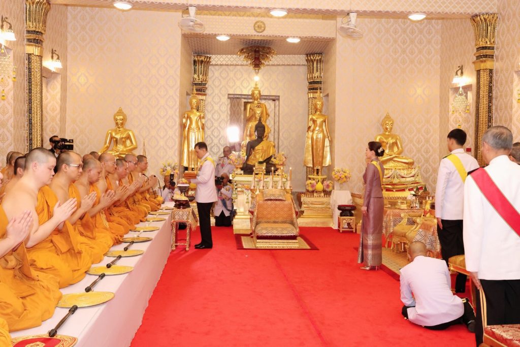 เสด็จพระราชดำเนินไปในการพระราชพิธีทรงบำเพ็ญพระราชกุศลถวายผ้าพระกฐิน ณ วัดพระพุทธบาท อำเภอพระพุทธบาท จังหวัดสระบุรี