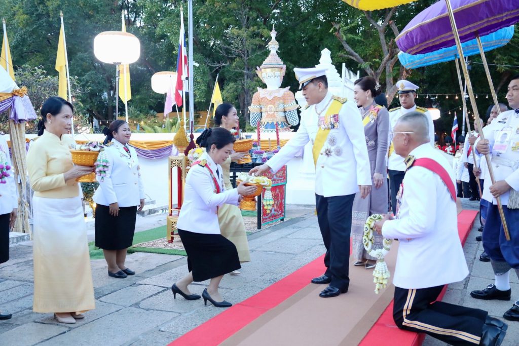 เสด็จพระราชดำเนินไปในการพระราชพิธีทรงบำเพ็ญพระราชกุศลถวายผ้าพระกฐิน ณ วัดพระพุทธบาท อำเภอพระพุทธบาท จังหวัดสระบุรี