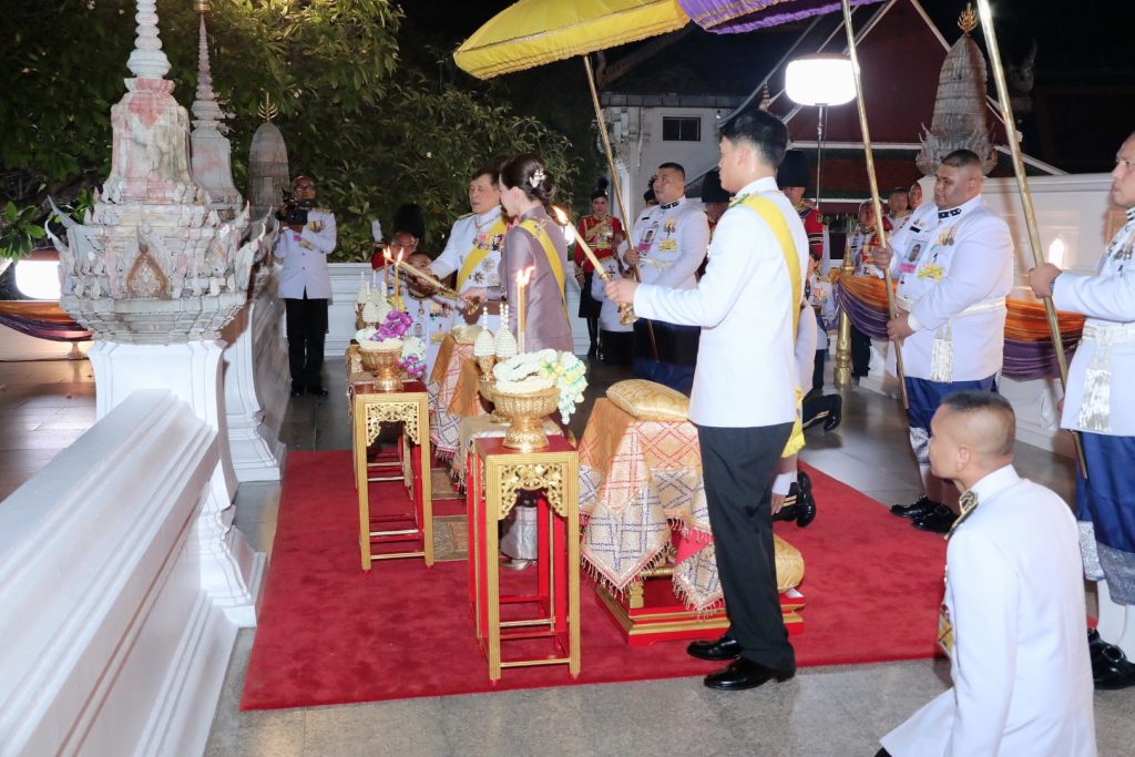 เสด็จพระราชดำเนินไปในการพระราชพิธีทรงบำเพ็ญพระราชกุศลถวายผ้าพระกฐิน ณ วัดพระพุทธบาท อำเภอพระพุทธบาท จังหวัดสระบุรี