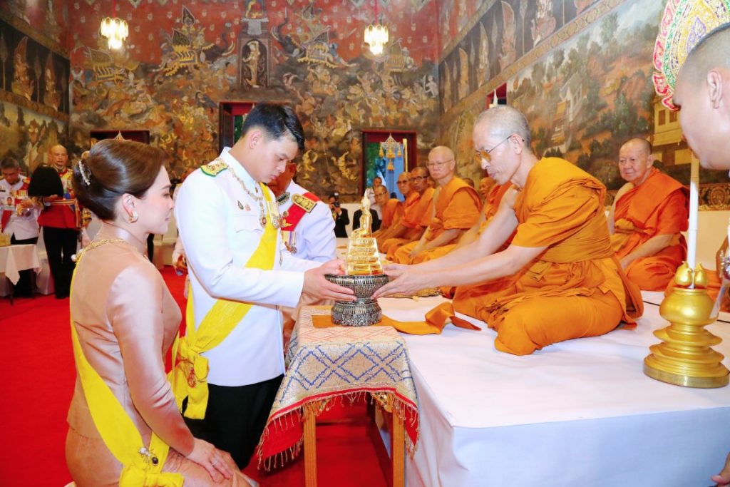พระบาทสมเด็จพระเจ้าอยู่หัว ทรงพระกรุณาโปรดเกล้าโปรดกระหม่อมให้ สมเด็จพระนางเจ้า ฯ พระบรมราชินี เสด็จพระราชดำเนินแทนพระองค์ ไปในการพระราชพิธีทรงบำเพ็ญพระราชกุศลถวายผ้าพระกฐิน ณ วัดสุวรรณดาราราม อำเภอพระนครศรีอยุธยา จังหวัดพระนครศรีอยุธยา