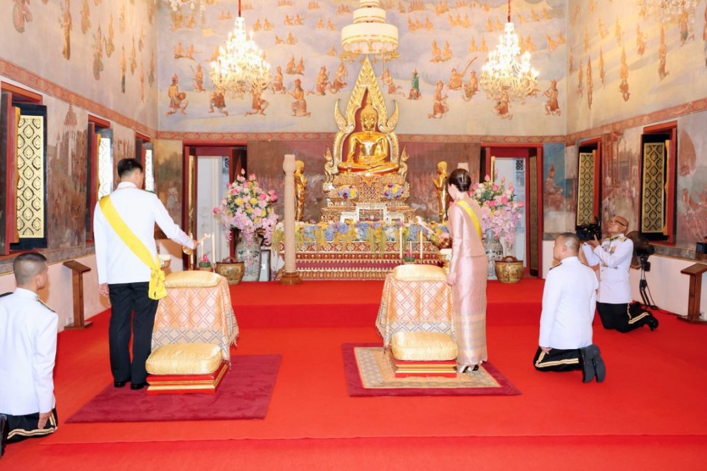 พระบาทสมเด็จพระเจ้าอยู่หัว ทรงพระกรุณาโปรดเกล้าโปรดกระหม่อมให้ สมเด็จพระนางเจ้า ฯ พระบรมราชินี เสด็จพระราชดำเนินแทนพระองค์ ไปในการพระราชพิธีทรงบำเพ็ญพระราชกุศลถวายผ้าพระกฐิน ณ วัดสุวรรณดาราราม อำเภอพระนครศรีอยุธยา จังหวัดพระนครศรีอยุธยา